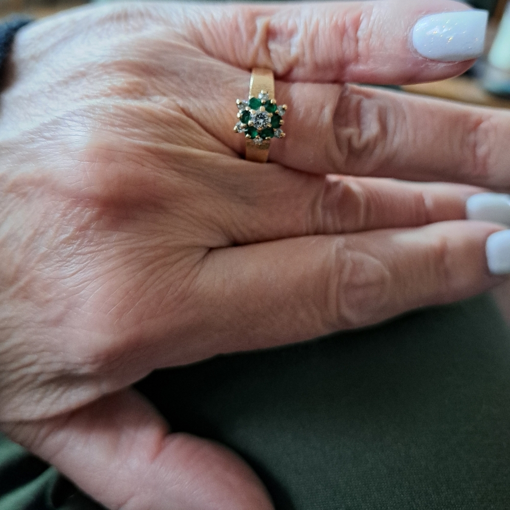 Elegant Gold and Green Gemstone Ring.  14K AUTHENTIC